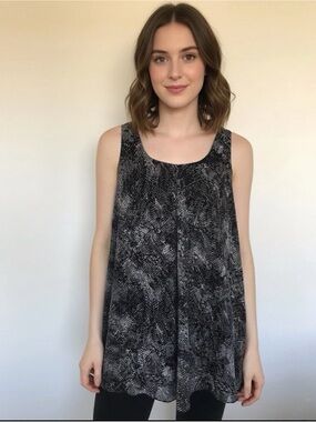 NEW DECREE Women's Sleeveless Tunic Top Size S Small Black White Casual Layered